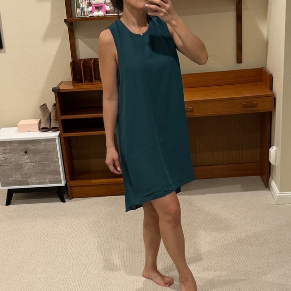 New! REVOLVE Green Sleeveless Shift Dress - Picture 1 of 13